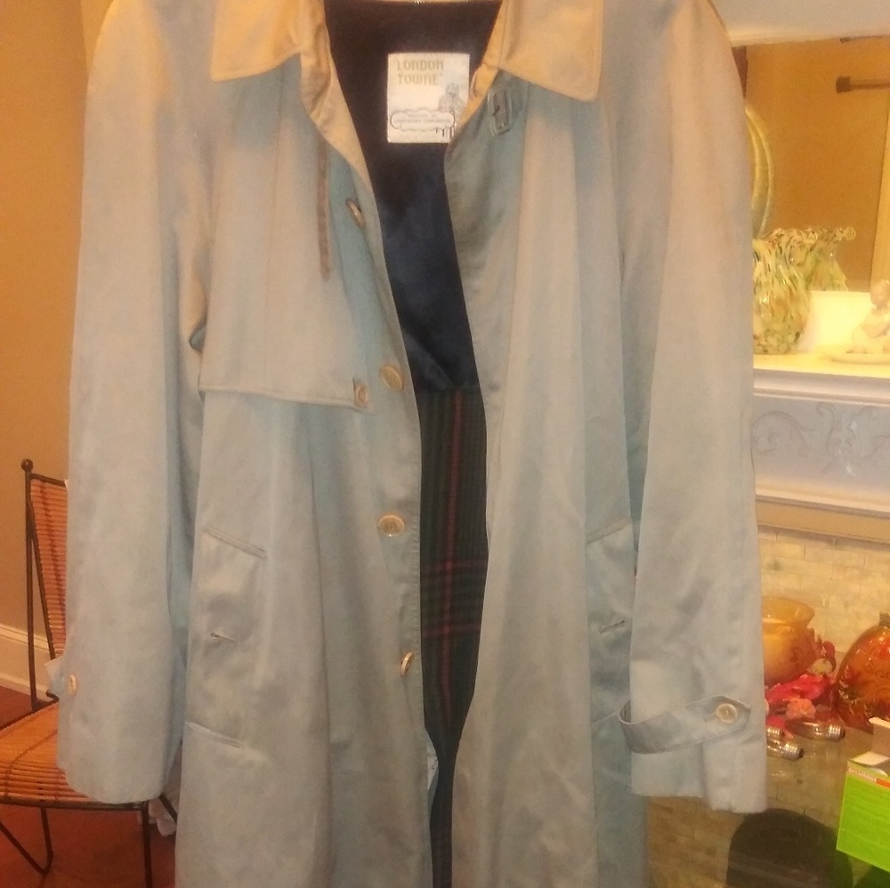 London Towne Trenccoat with Winter Lining Size 40L